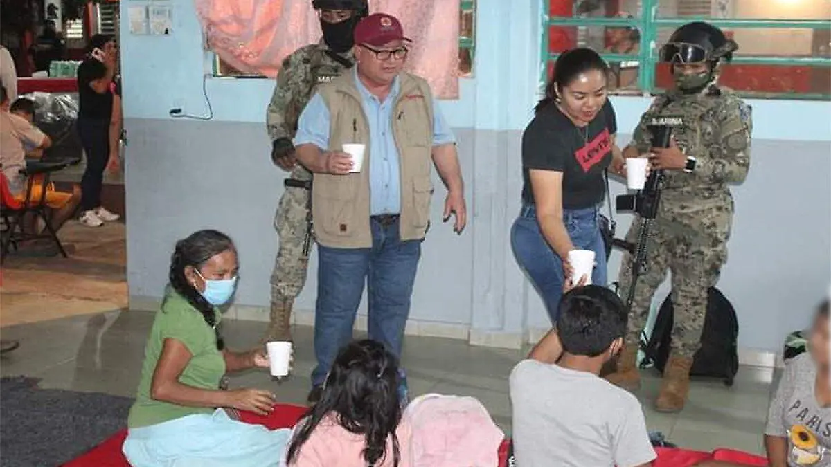 Atienden a pobladores de Agua Dulce